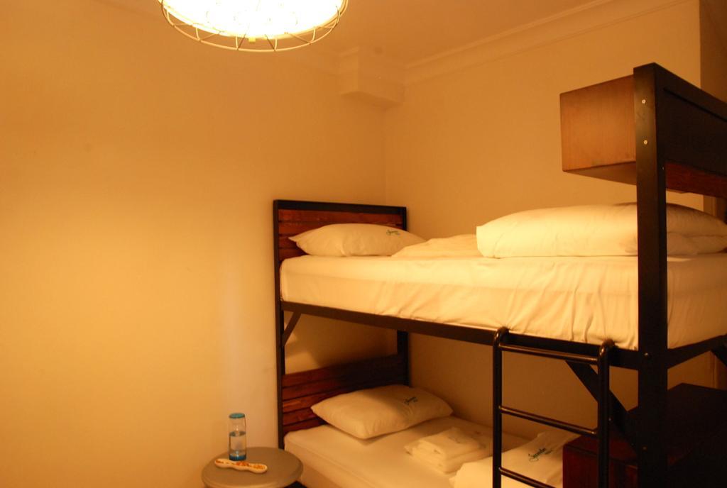 Jumba Hostel Istanboel Buitenkant foto